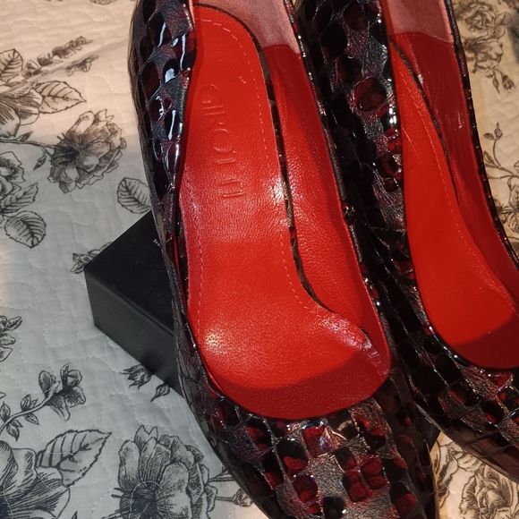Girotti burgundy shiny croco heels! - Picture 5 of 6